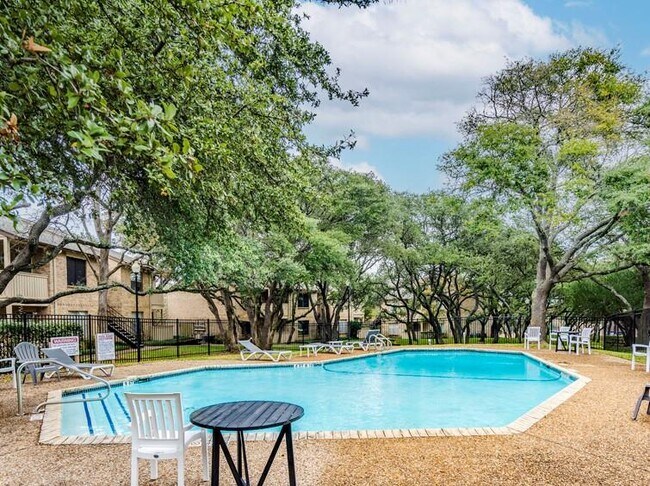Building Photo - 8305 Summer Side Dr