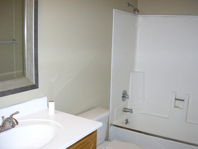 Building Photo - 2516 Edgehill Pl