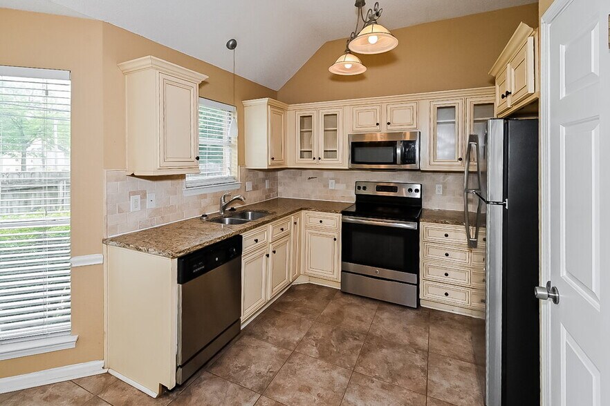 Building Photo - 8169 Oak Moss Cove