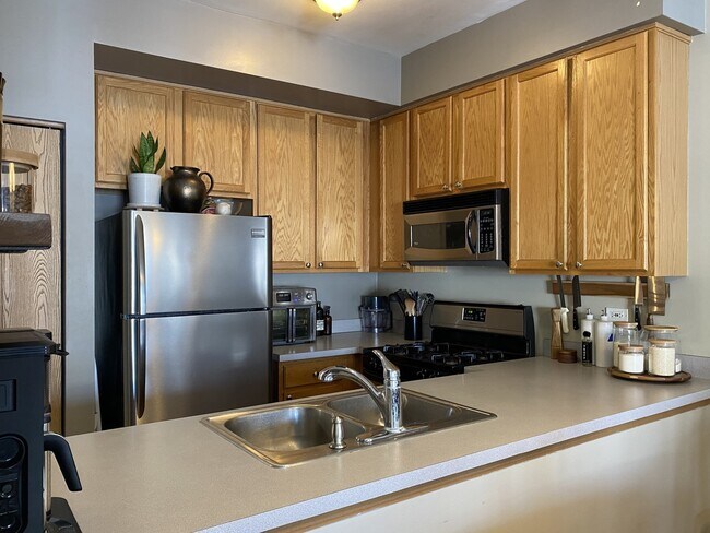 Building Photo - 16616 S Windsor Ln