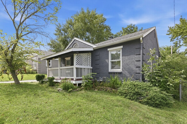 Building Photo - 1533 Cardington Rd
