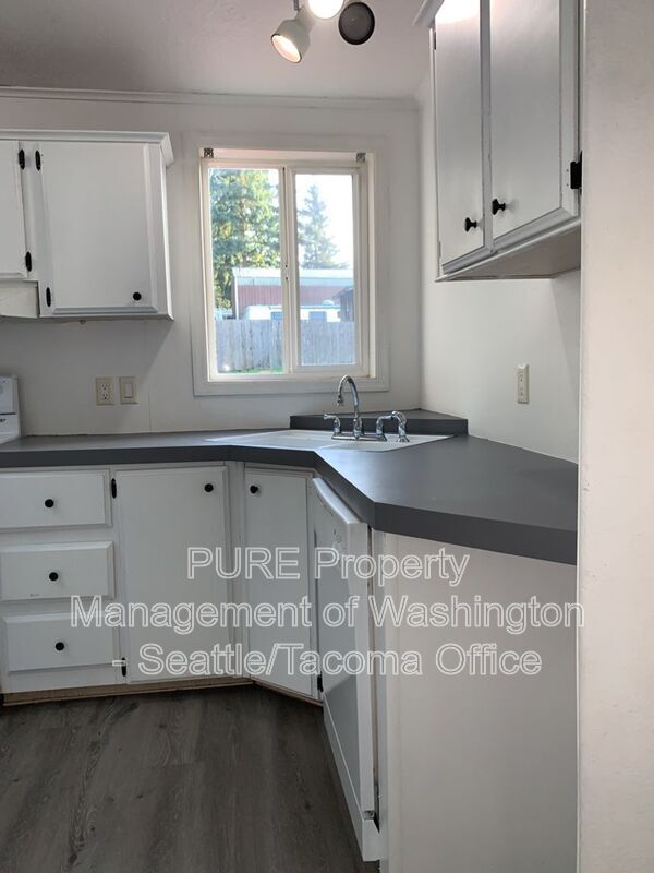 Building Photo - 16008 34th St E