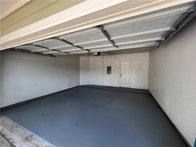 Building Photo - 2400 Allred Dr