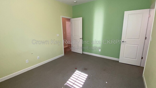 Building Photo - 416 E Solare Ave
