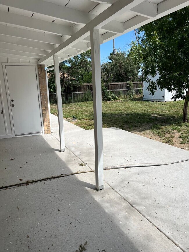 Building Photo - Rent-to-Own Ranch-Style Home in Henderson,...