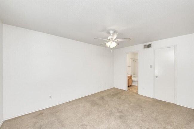 Building Photo - 10757 Braes Bend Dr