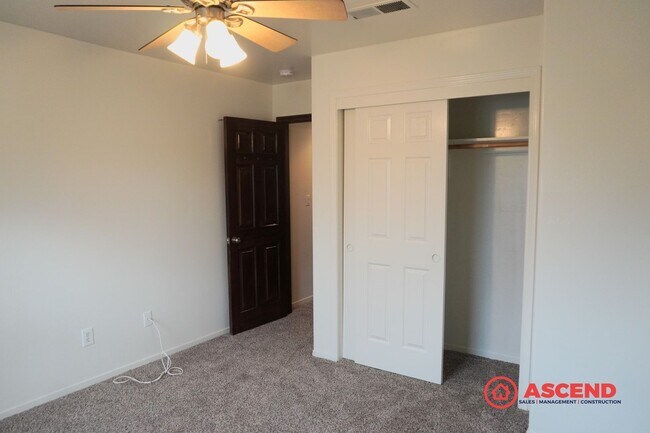 Building Photo - Corner Home Located in the Southwest!