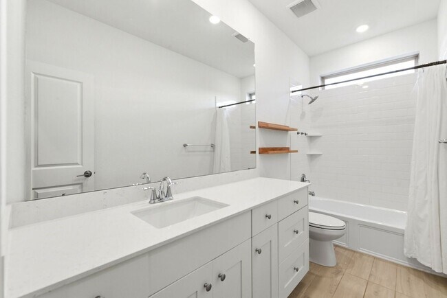 Building Photo - 3057 Pensacola Dr