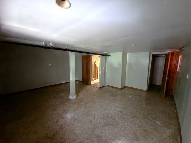 Building Photo - 2118 W Garfield Blvd