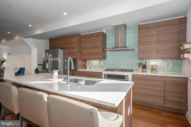 Building Photo - 1326 N Mascher St