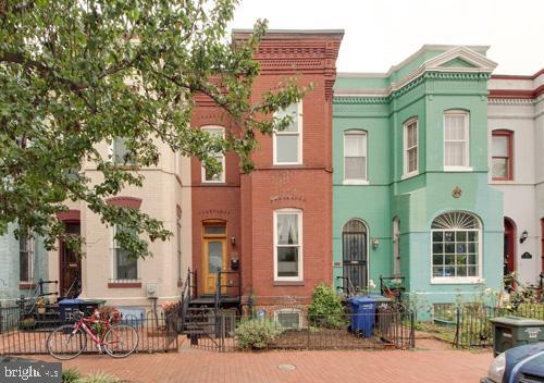 Building Photo - 720 C St NE