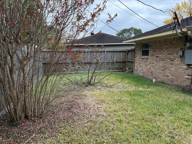 Building Photo - 5850 Braesheather Dr