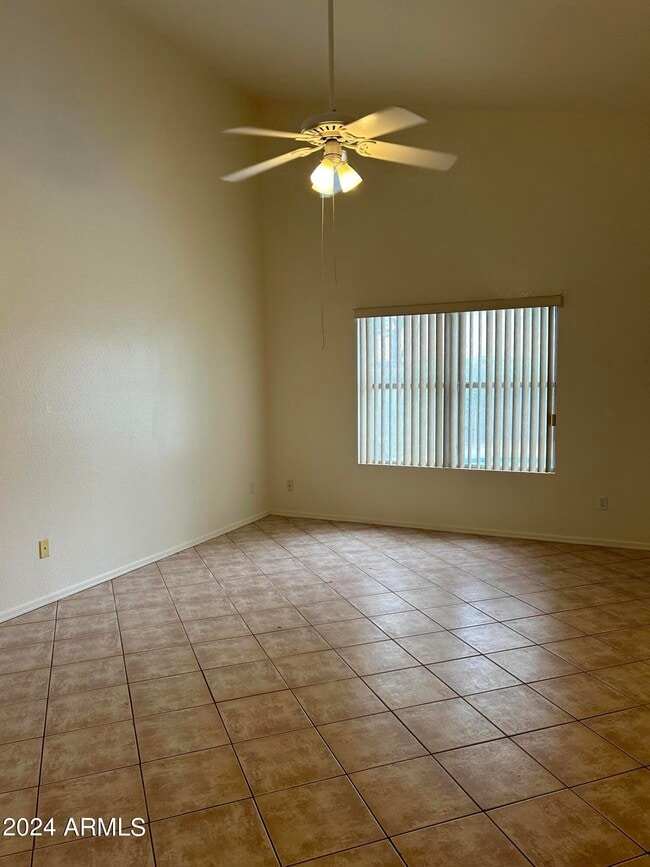 Building Photo - 1161 W Courtney Ln