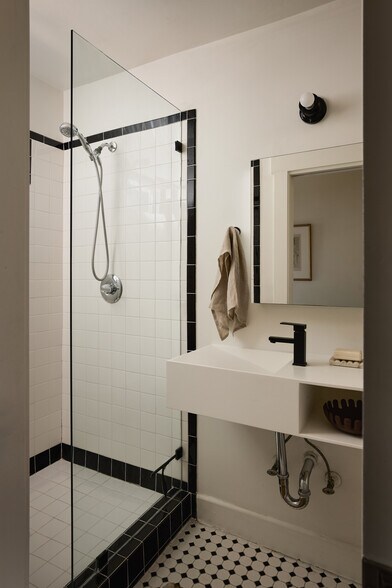 Building Photo - 2606 W Ave 30