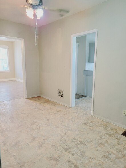 Building Photo - 4835 Hannover Ave