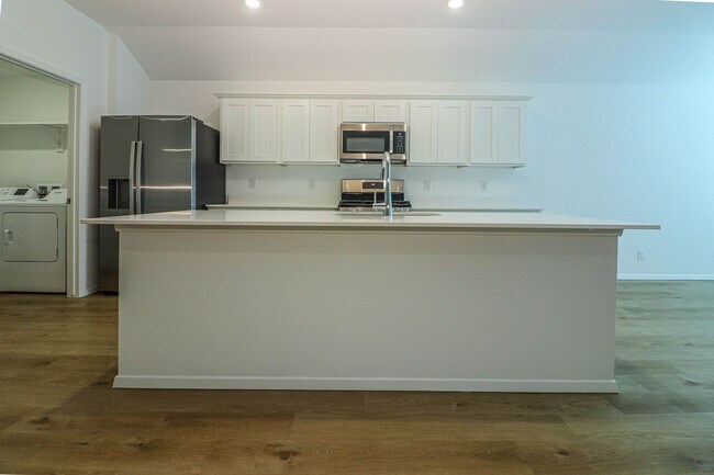 Building Photo - 3126 S 15th Pl