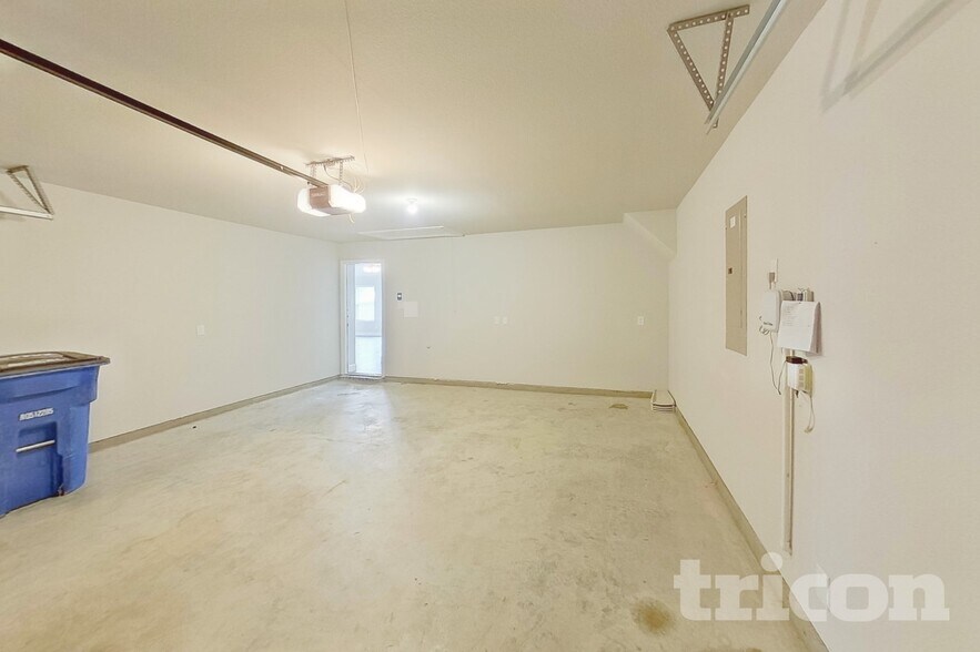 Building Photo - 536 Longhorn Ln