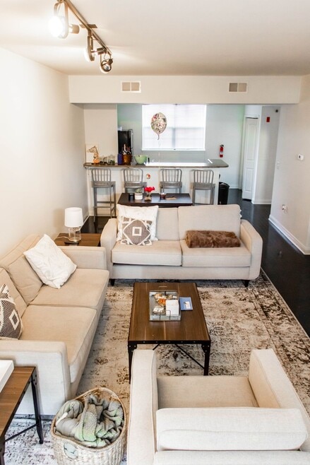 Building Photo - 501 N Walnut