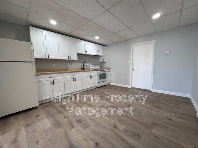 Building Photo - 229 Jonathan St