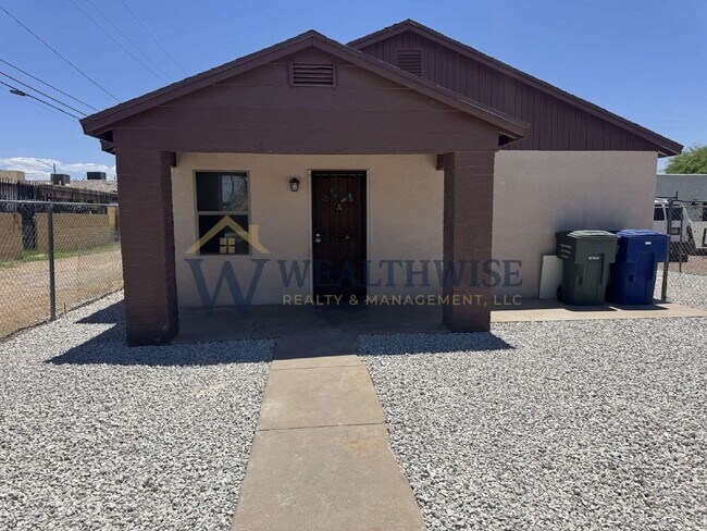Building Photo - Freshly Remodeled 2 Bedroom 1 Bath Home for Rent 19 W Michigan Dr Unit A,Tucson, AZ 85714 $950 / ...