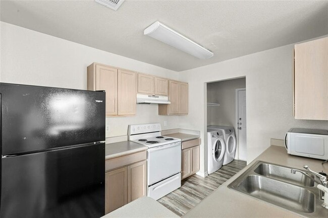 Building Photo - 808 Sagewood Trail