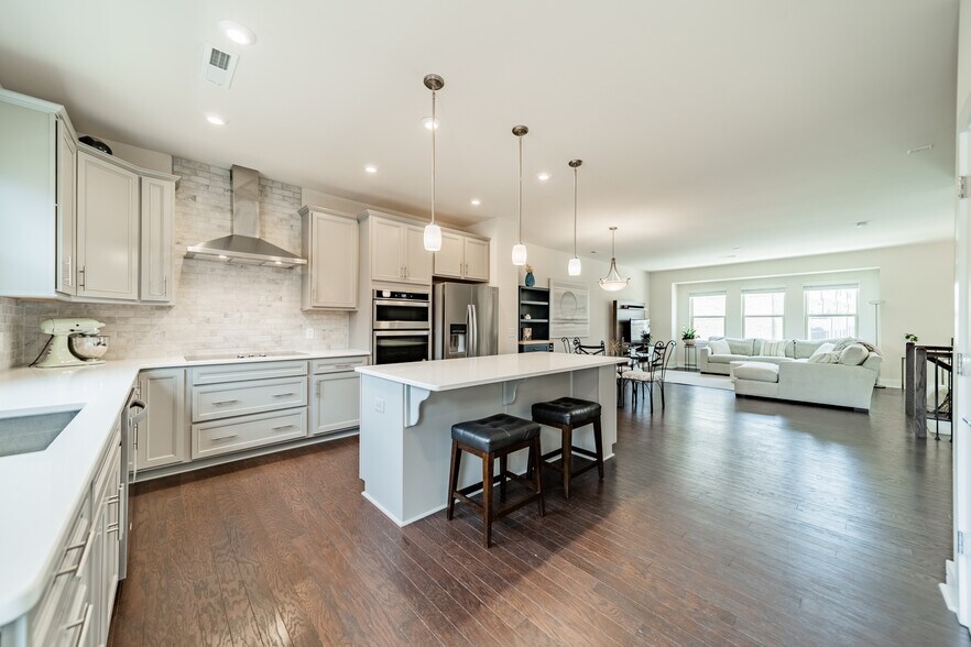 Building Photo - 17137 Soho Dr