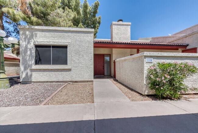 Building Photo - Wonderful 3 bedroom close minutes to ASU!!...