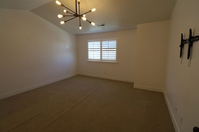 Building Photo - Upgraded Pet Friendly Lehi townhome