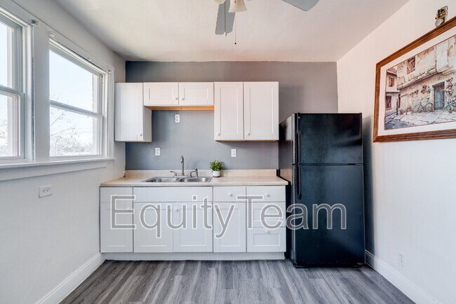 Building Photo - 3025 Gilbert Ave