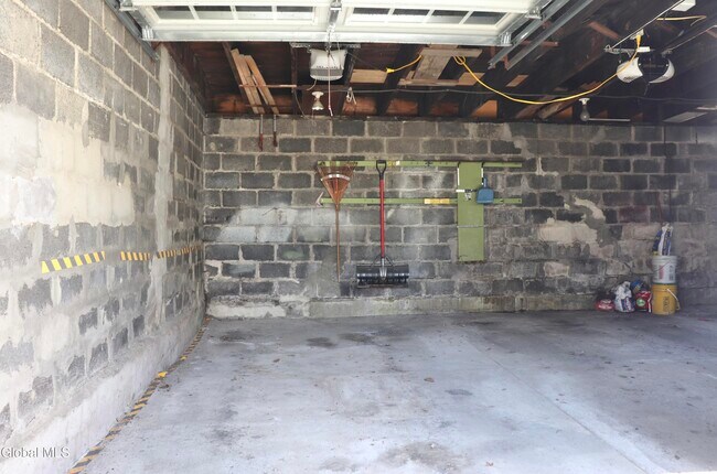 Building Photo - 628 N Pearl St