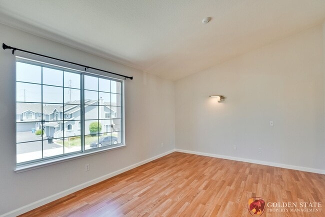 Building Photo - Comfort & Convenience in Santa Clara – Fre...