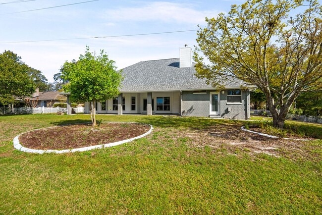 Building Photo - 83 Lake Lorraine Cir