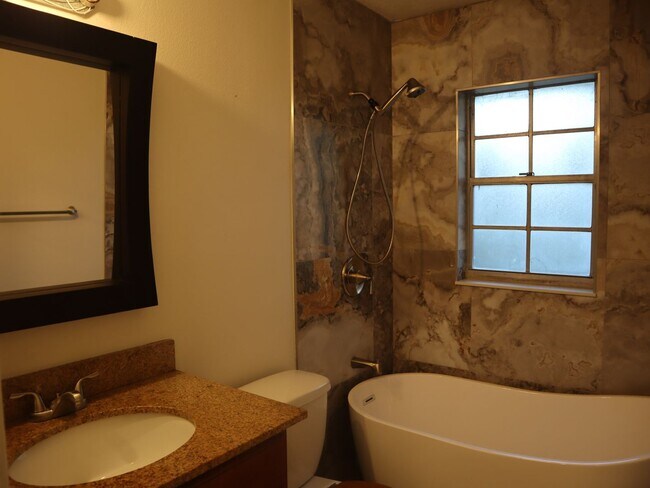 Building Photo - Great Location 3 bedroom 2 Bath 2 Car Garage Call/Text Carole Arcaro 386-216-4900 Deltona Lakes R...