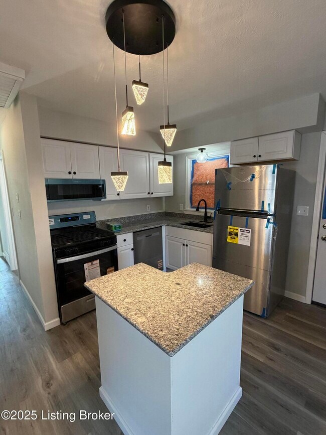 Building Photo - 5414 Bungalow Dr