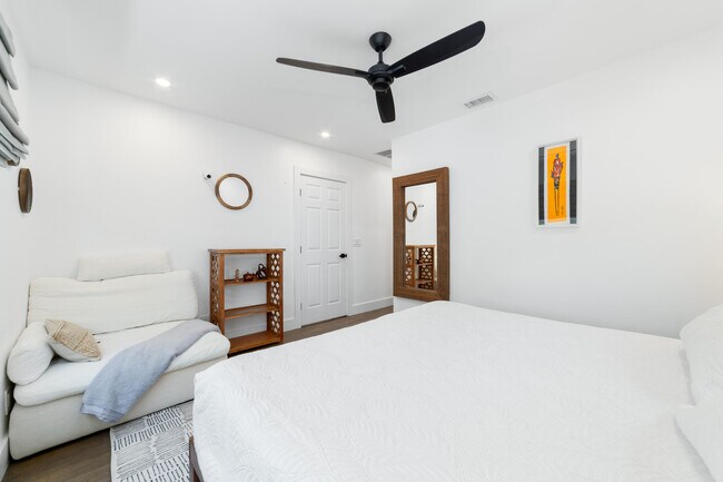 Building Photo - 425 32nd St