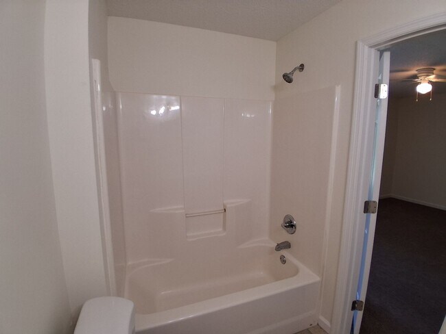 Building Photo - 3BD/2.5 BA Townhome