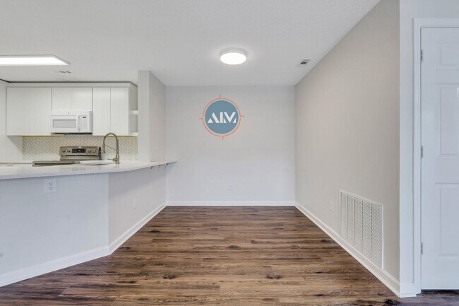 Building Photo - Welcome to 1117 Westbury – Modern Living w...