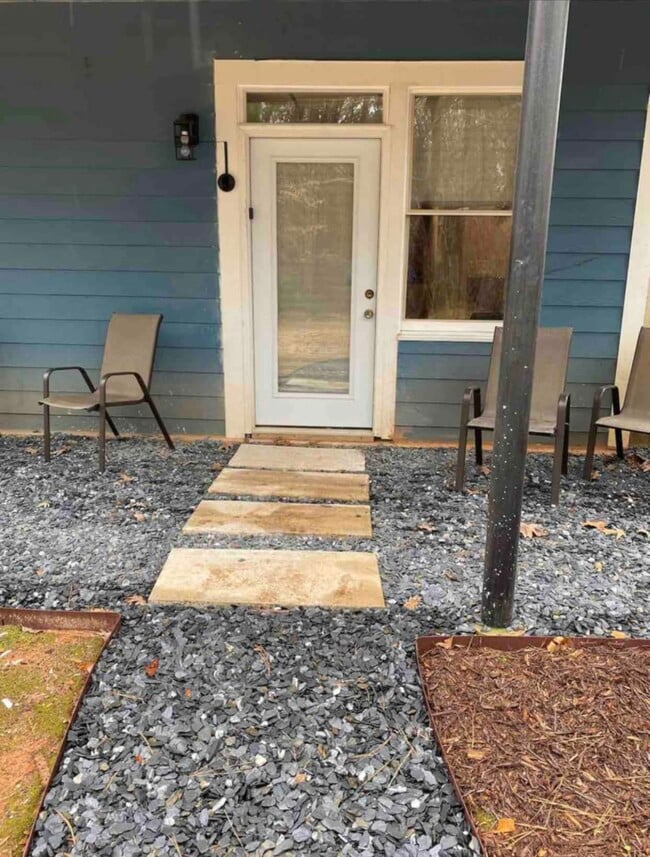 Building Photo - 4565 Kent Rd