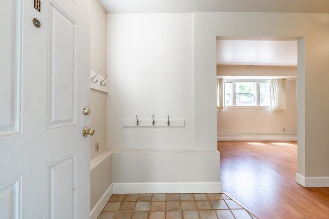 Building Photo - 2BR Apartment in Classic Capitol HIll Hous...