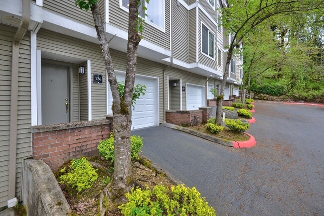 Building Photo - 18501 SE Newport Way