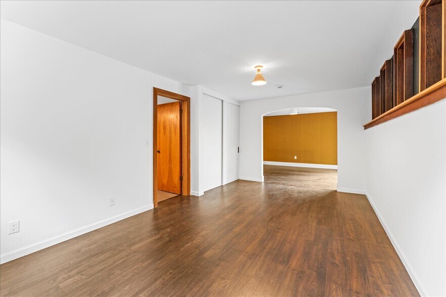 Bonus room/sleeping room full closet to the left - 473 Panoramic Hwy