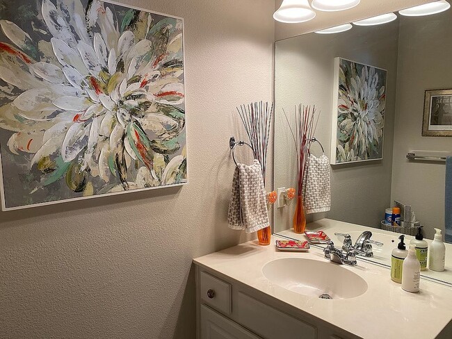 Building Photo - 27 Lacebark Ln