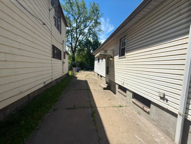 Building Photo - 3816 Cullen Dr