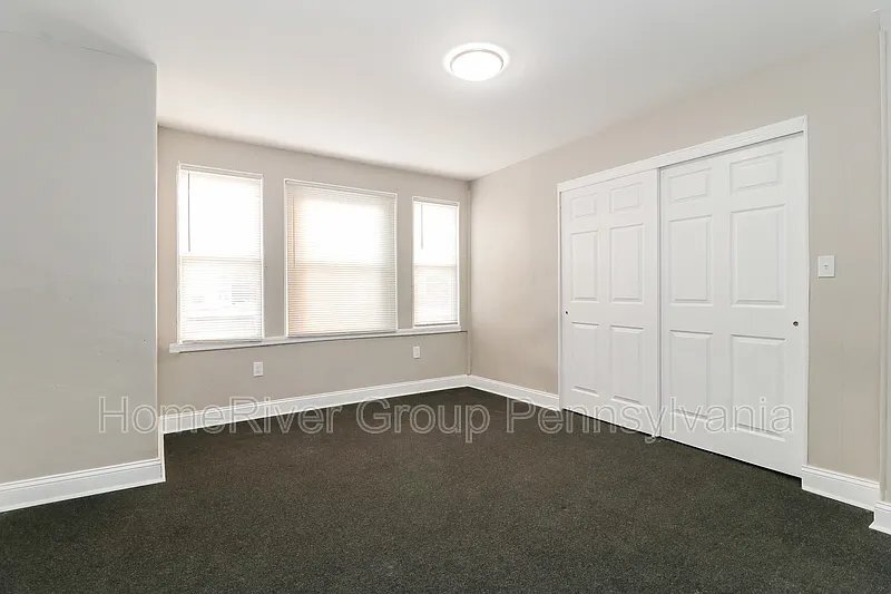 Building Photo - 2547 S Robinson St