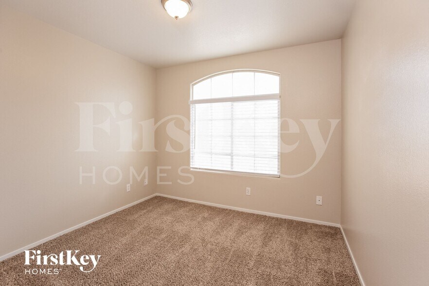 Building Photo - 9360 Willow Meadow Ct