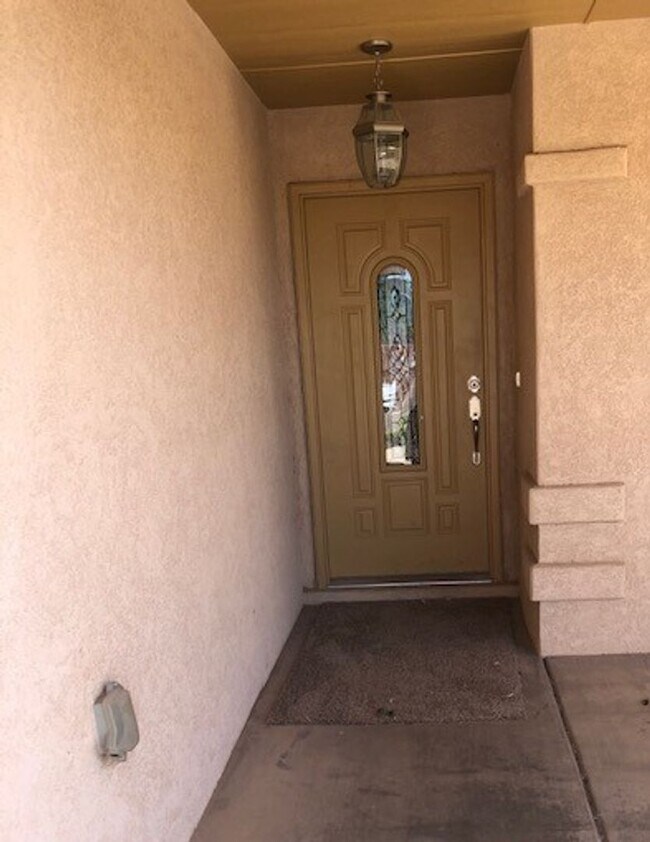 Building Photo - Beautiful home close to HAFB and town.