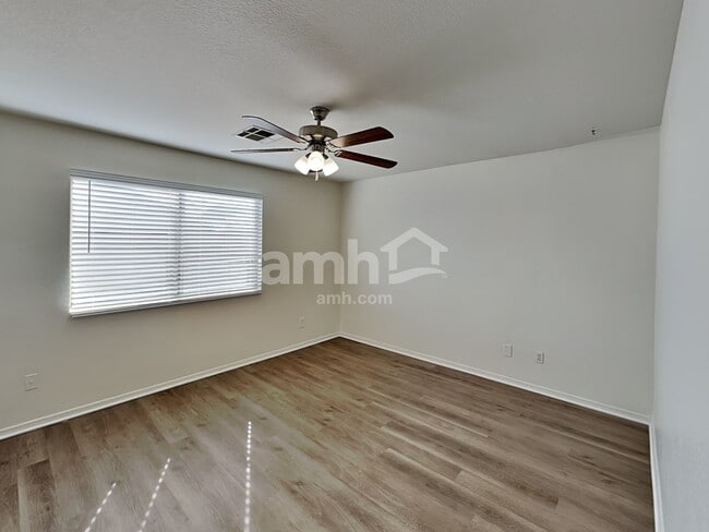 Building Photo - 15943 W Smokey Dr