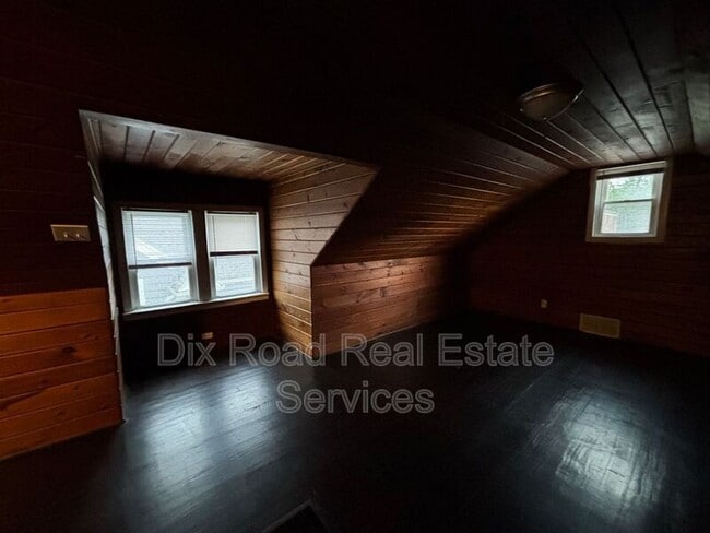 Building Photo - 144 Niagara Ave