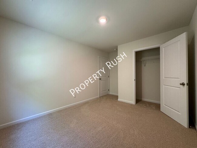 Building Photo - 327 Draft St