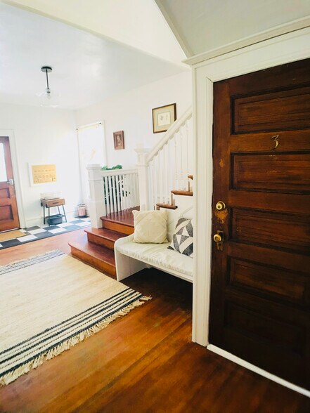 Building Photo - 1568 Vine St